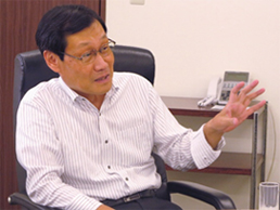 代表取締役社長　小黒氏