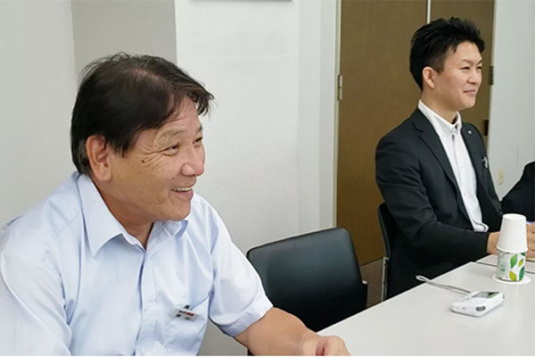総務部情報システム室　益山氏と宮脇氏